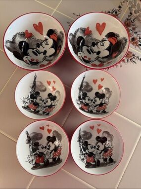 Disney Mickey and Minnie Love and Kisses  Bowls